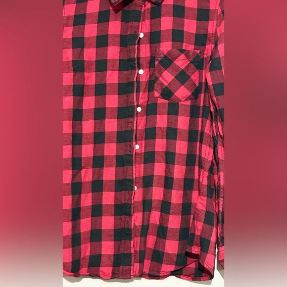 GAP Women's red and black checkered shirt with buttons, size S
MTP (11) - Picture 7 of 8